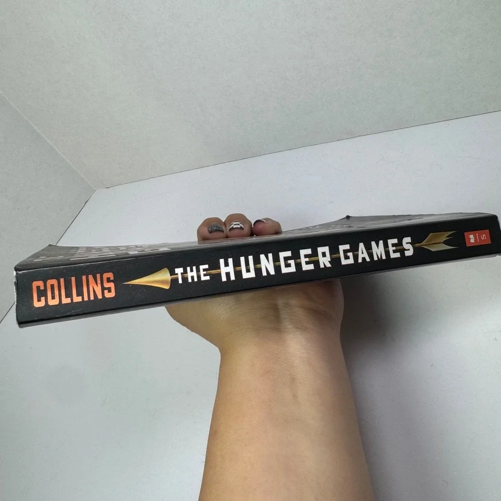 The Hunger Games Suzanne Collins Paperback Book Dystopian Young Adult‎ Novel EUC